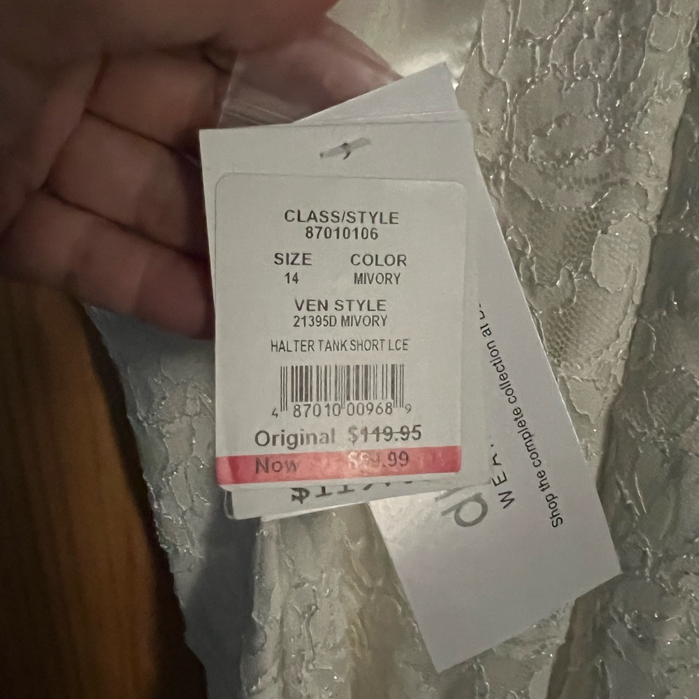 David’s Bridal wedding dress - Picture 4 of 4